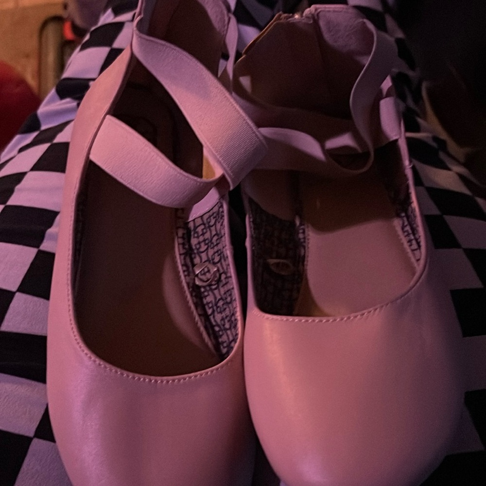 ⭐️ Girl dress shoes (Daisy Fuentes brand) size 3